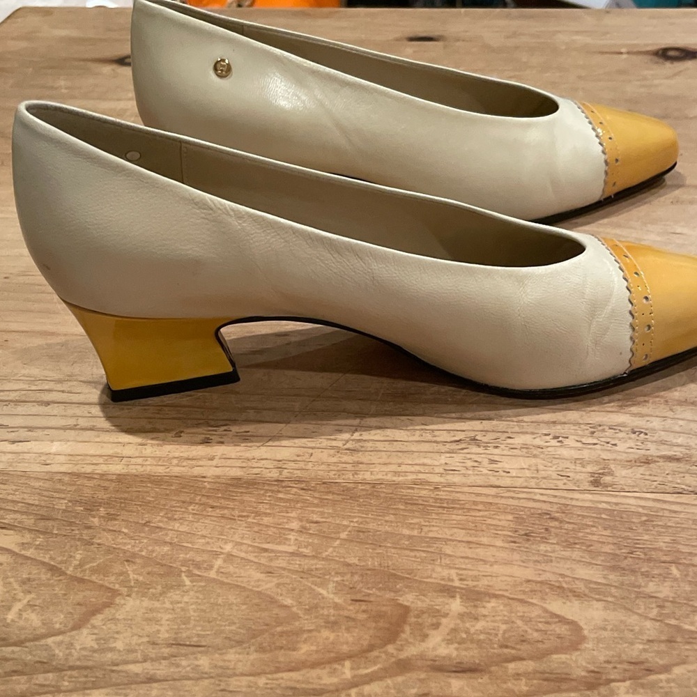Vintage Etienne Aigner cream yellow patent leather shoes Classy Old Money 7M - Picture 3 of 7